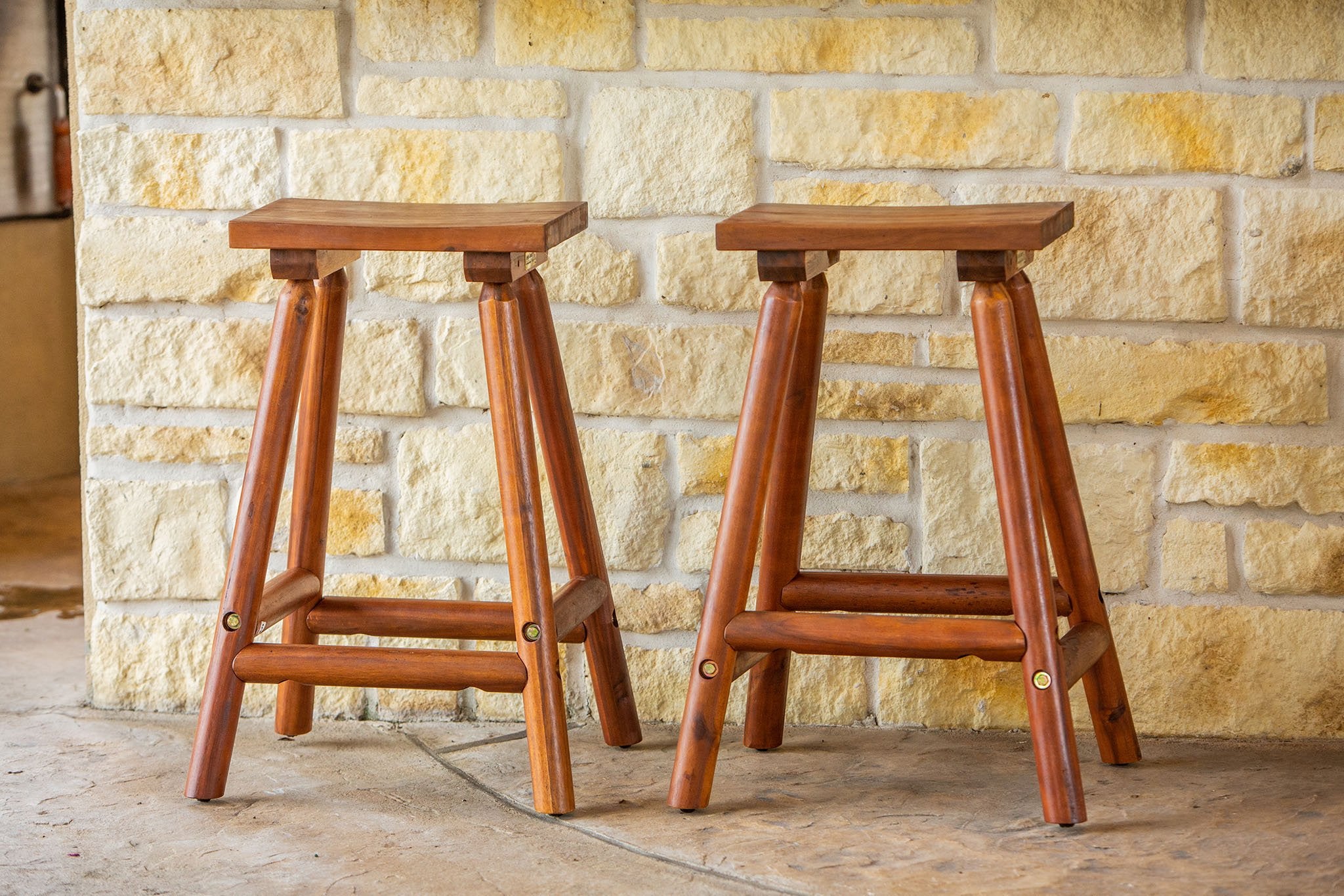 amber-log-saddle-stool-156.jpg