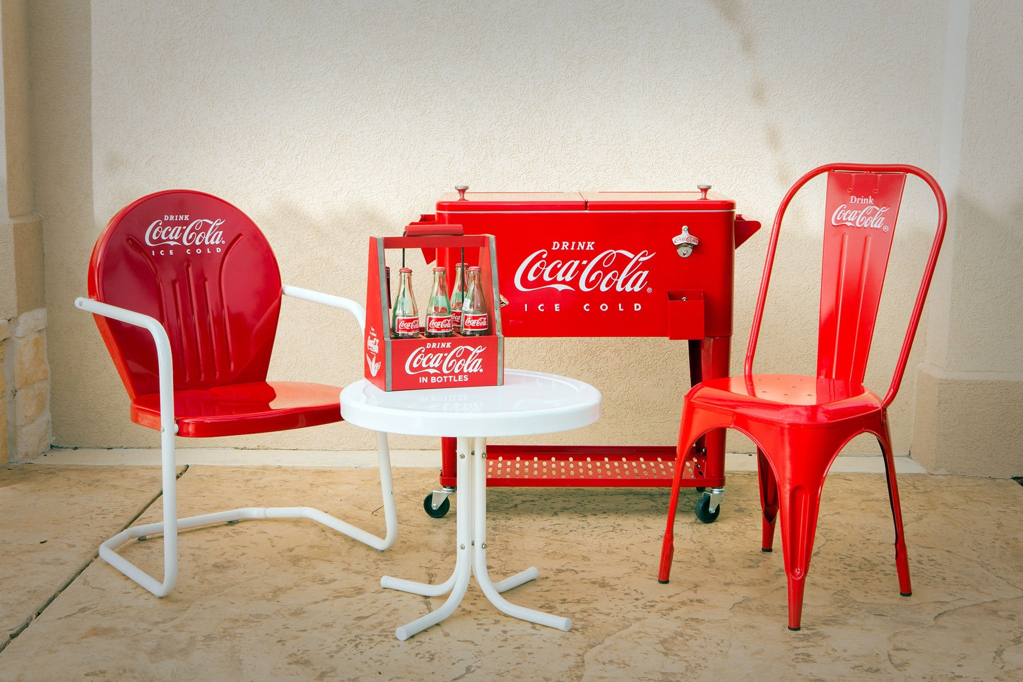 coca-cola-r-retro-ice-cold-80-qt-cooler-913.jpg